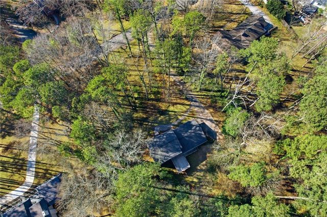 2037 Stoneleigh Drive, Stone Mountain, GA 30087