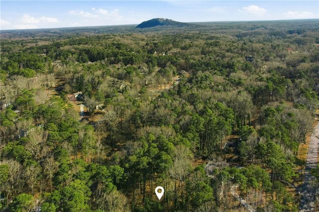 2037 Stoneleigh Drive, Stone Mountain, GA 30087