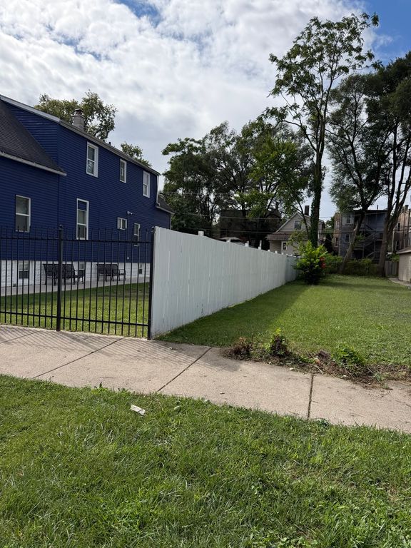 10732 S Edbrooke Avenue, Chicago, IL 60628 — exterior