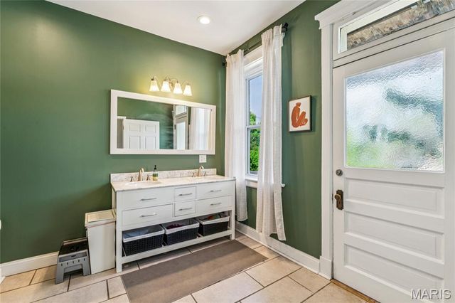 3677 McRee Avenue, St Louis, MO 63110