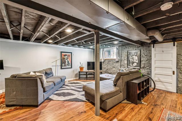 3677 McRee Avenue, St Louis, MO 63110