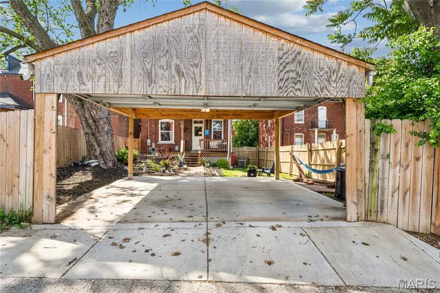3677 McRee Avenue, St Louis, MO 63110