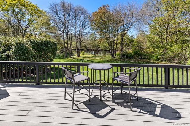 1 Fairwind Court, Oakdale, NY 11769