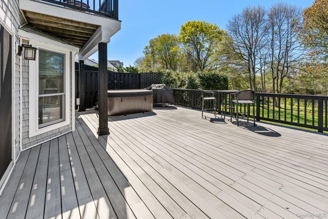 1 Fairwind Court, Oakdale, NY 11769