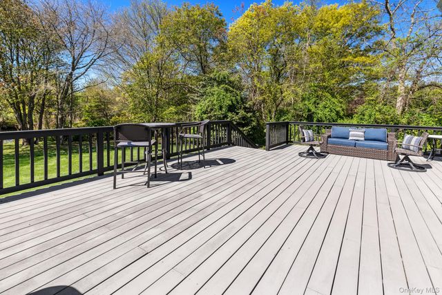 1 Fairwind Court, Oakdale, NY 11769