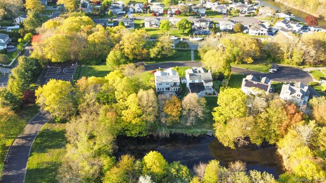 1 Fairwind Court, Oakdale, NY 11769