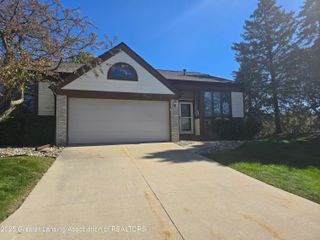 1108 Summergreen Lane, Lansing, MI 48917