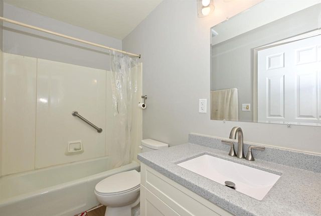 201 Maple Avenue, Waukesha, WI 53186