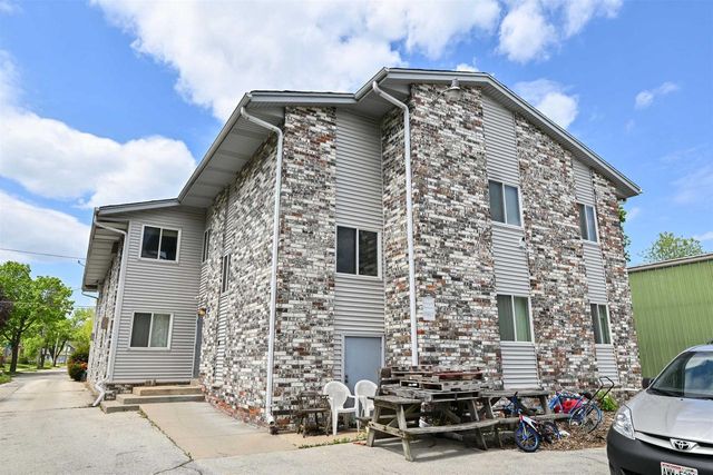 201 Maple Avenue, Waukesha, WI 53186