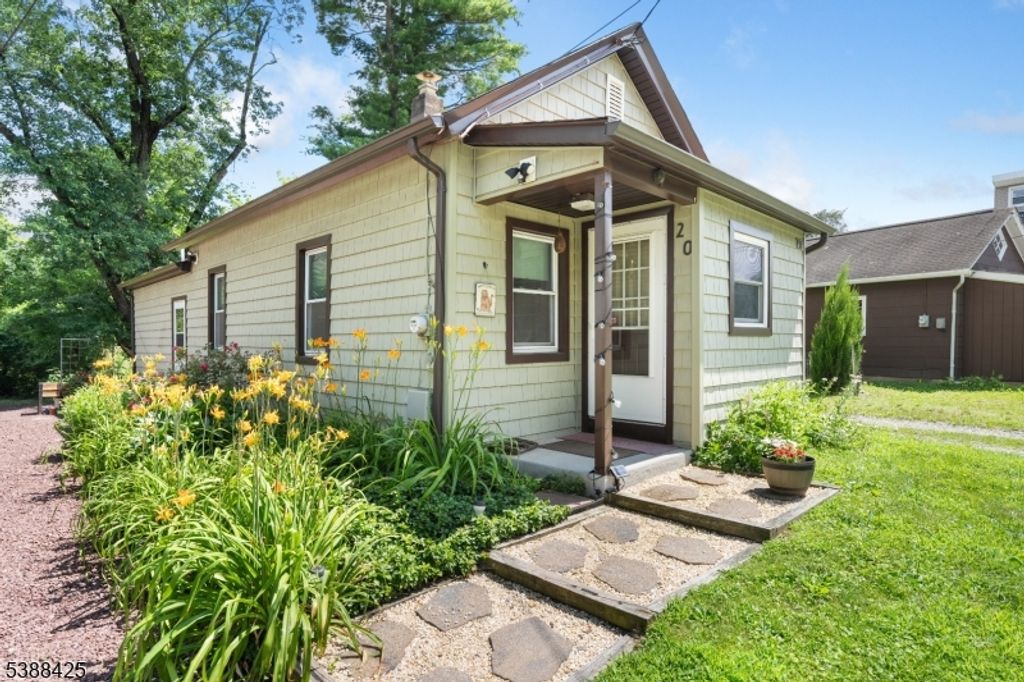 20 Princeton Ave, Rocky Hill Boro, NJ 08553