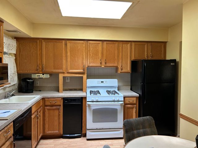 28705 Waverly Street, Roseville, MI 48066