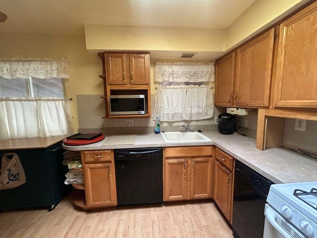 28705 Waverly Street, Roseville, MI 48066