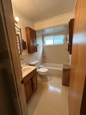 28705 Waverly Street, Roseville, MI 48066