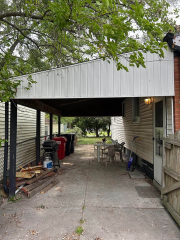 28705 Waverly Street, Roseville, MI 48066