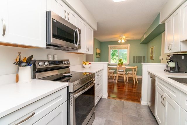 4 Beals Cove Rd G, Hingham, MA 02043