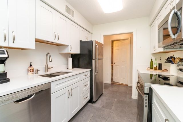 4 Beals Cove Rd G, Hingham, MA 02043