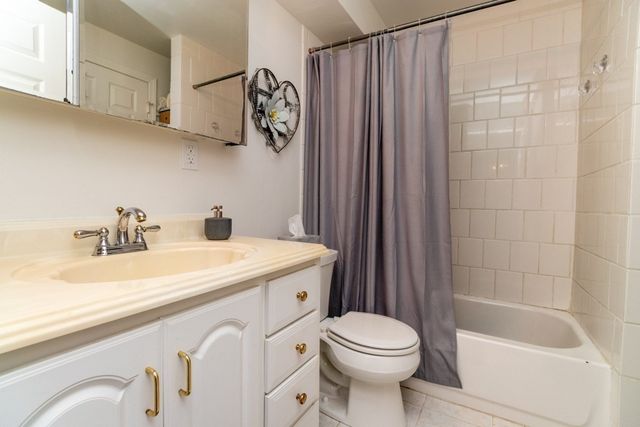 4 Beals Cove Rd G, Hingham, MA 02043