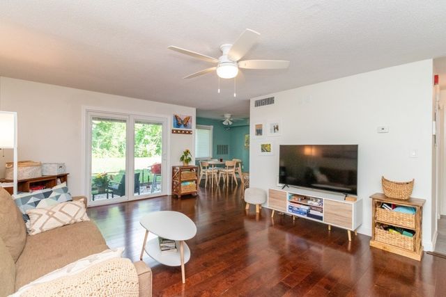 4 Beals Cove Rd G, Hingham, MA 02043