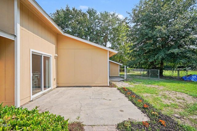 108 Deerfield Drive, Spring Lake, NC 28390