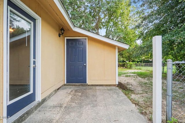 108 Deerfield Drive, Spring Lake, NC 28390