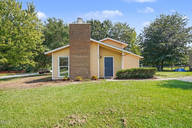 108 Deerfield Drive, Spring Lake, NC 28390
