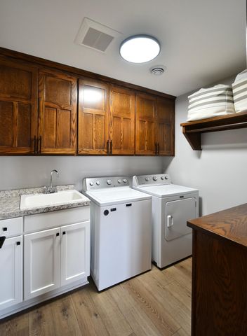 1955 White Oak Lane NE, Owatonna, MN 55060