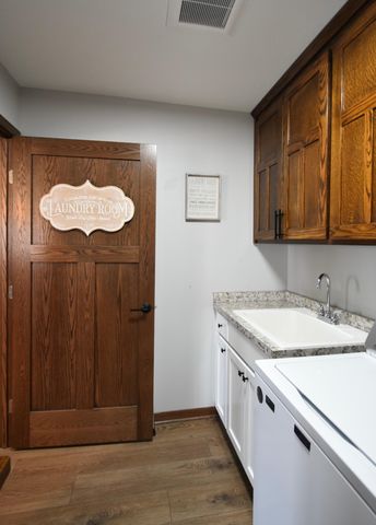 1955 White Oak Lane NE, Owatonna, MN 55060