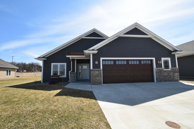 1955 White Oak Lane NE, Owatonna, MN 55060
