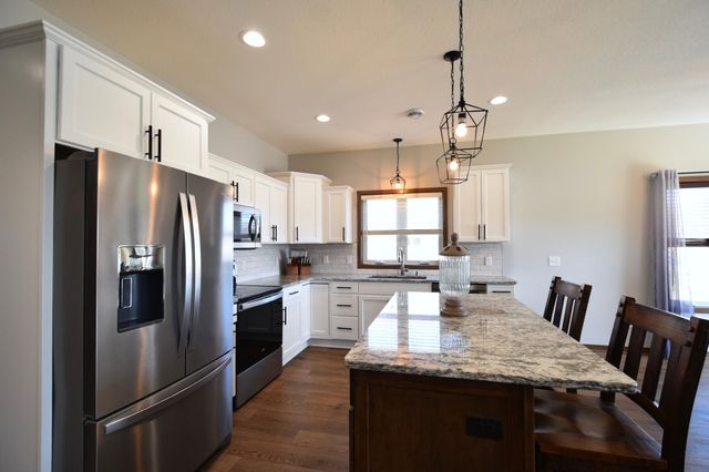 1955 White Oak Lane NE, Owatonna, MN 55060