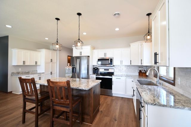 1955 White Oak Lane NE, Owatonna, MN 55060