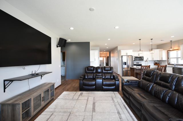 1955 White Oak Lane NE, Owatonna, MN 55060