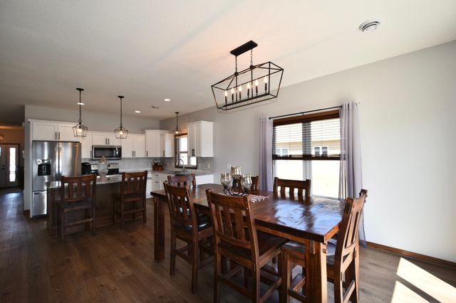 1955 White Oak Lane NE, Owatonna, MN 55060
