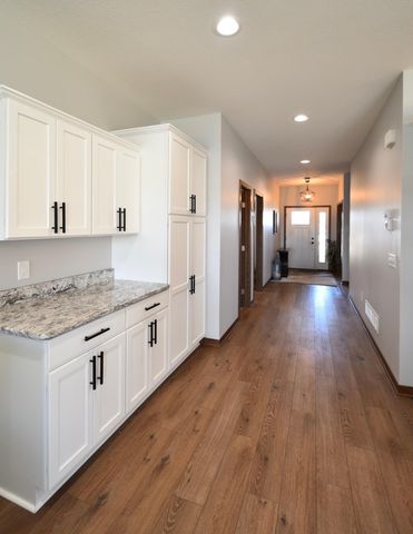 1955 White Oak Lane NE, Owatonna, MN 55060