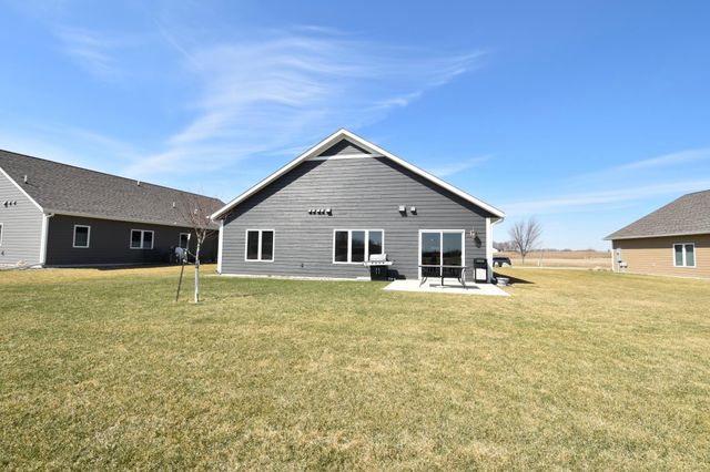 1955 White Oak Lane NE, Owatonna, MN 55060