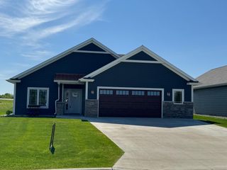 1955 White Oak Lane NE, Owatonna, MN 55060