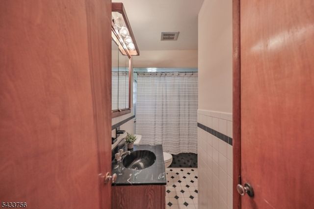164 Carpentersville Rd, Phillipsburg Town, NJ 08865