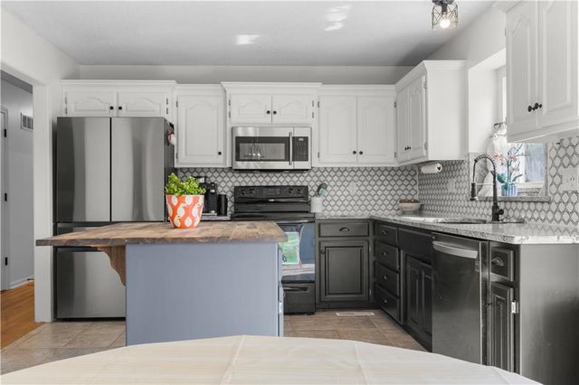 1508 NW Nicholas Drive, Grain Valley, MO 64029