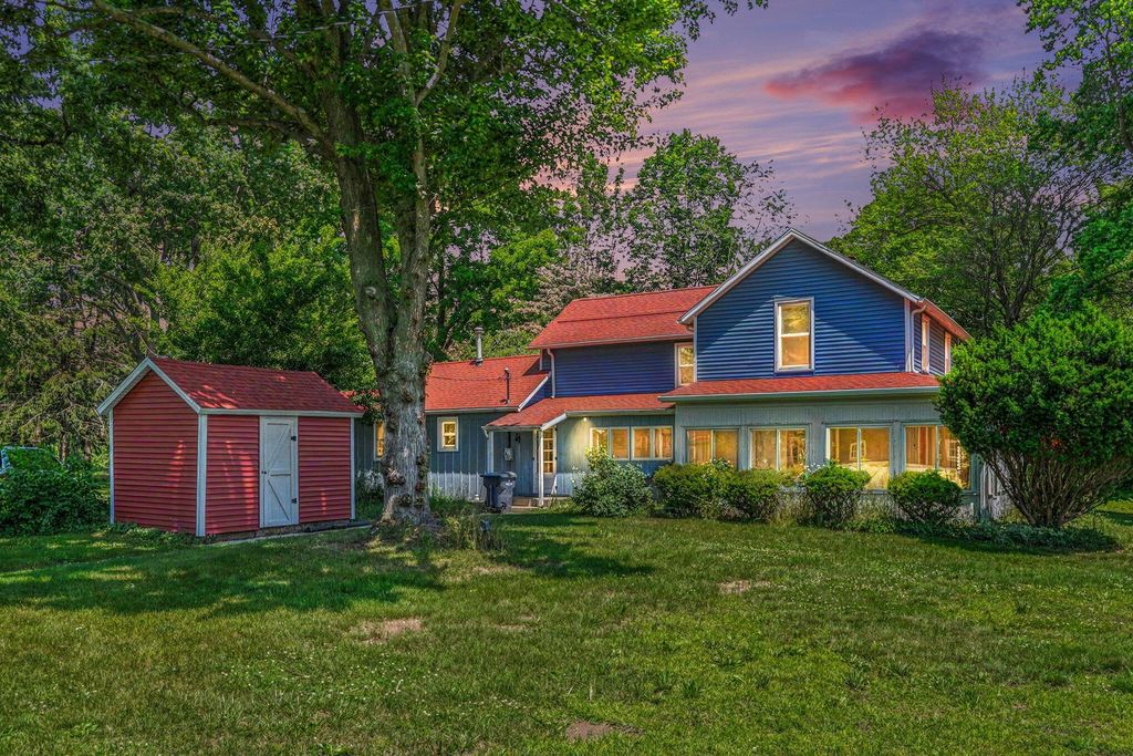 5497 Wilson Street, Coloma, MI 49038