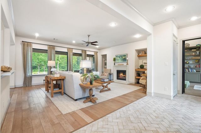 30702 Spring Lake Boulevard, Tomball, TX 77375