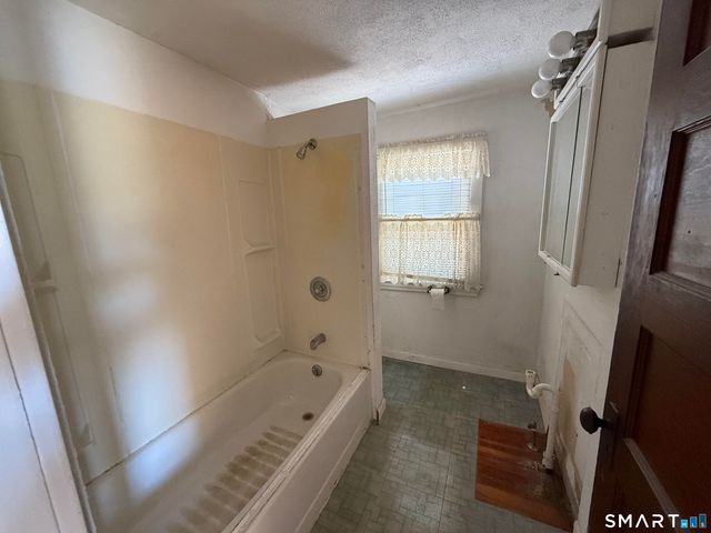 87 Carter Lane, Southington, CT 06479