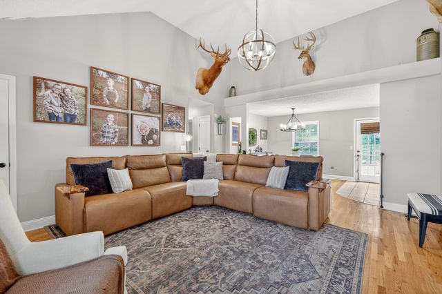 1100 Theta Pike, Columbia, TN 38401