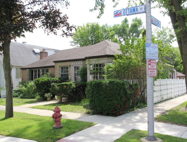 4256 N Ottawa Avenue, Norridge, IL 60706