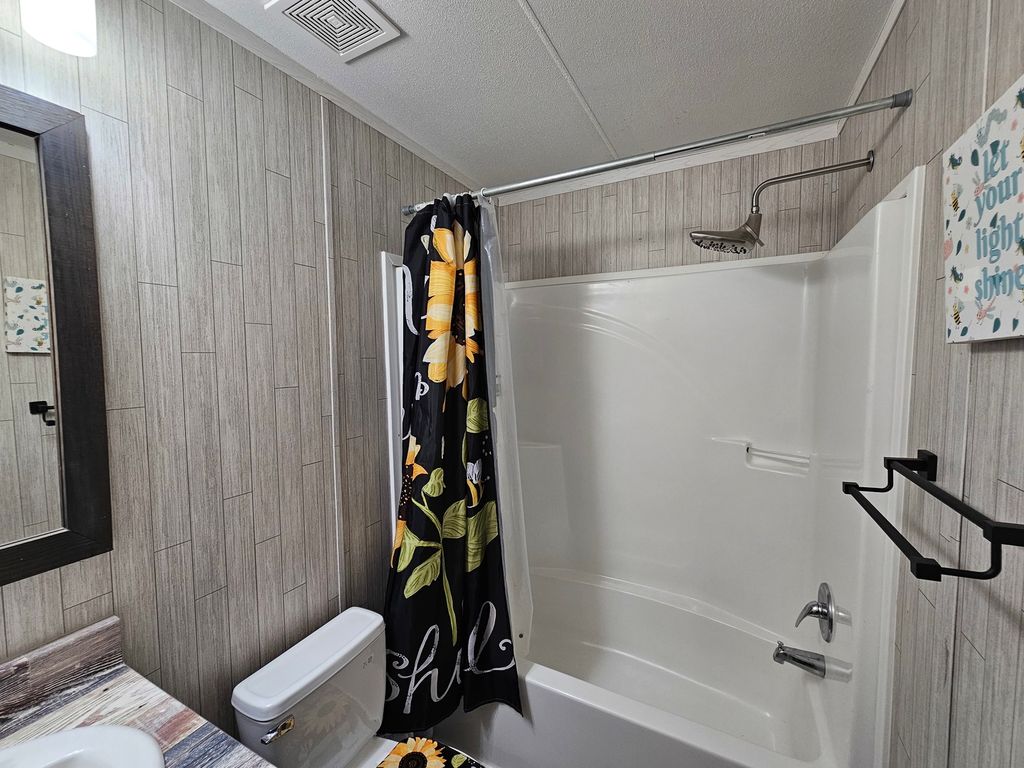 Image 19 of property listing at 303 N Marion Street, Centralia, IL 62801