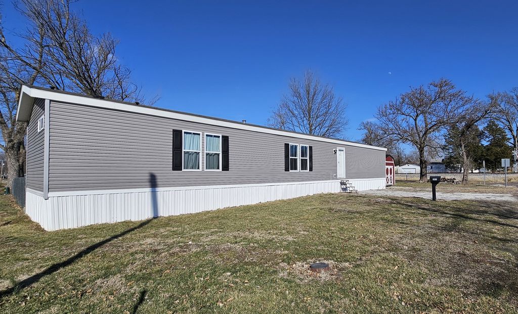 Image 3 of property listing at 303 N Marion Street, Centralia, IL 62801