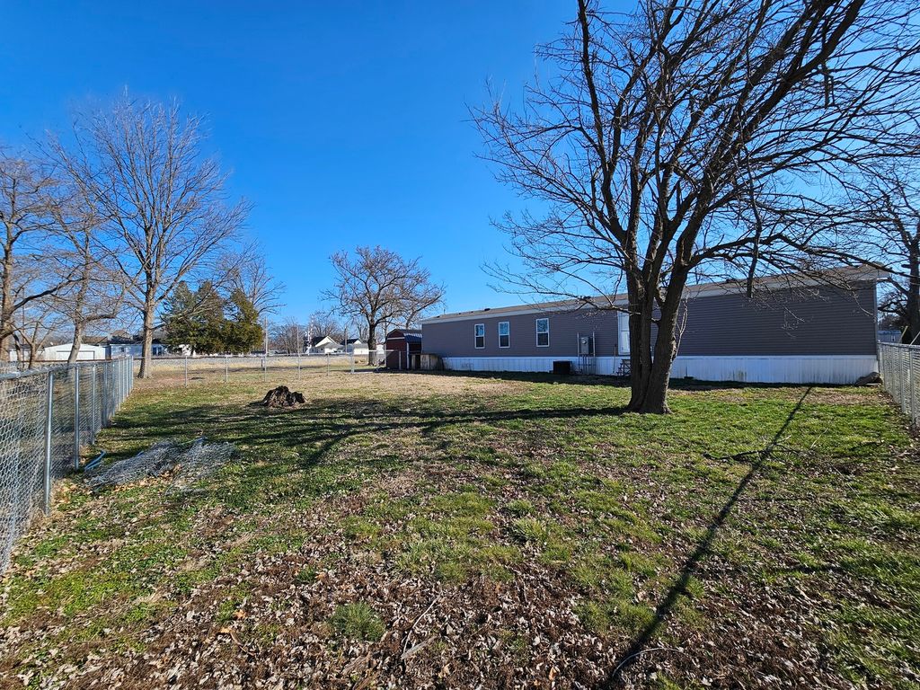 Image 5 of property listing at 303 N Marion Street, Centralia, IL 62801