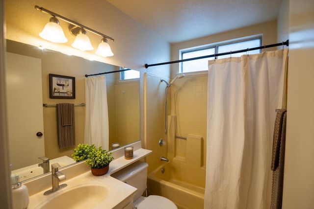 8217 Auberry Dr, Sacramento, CA 95828