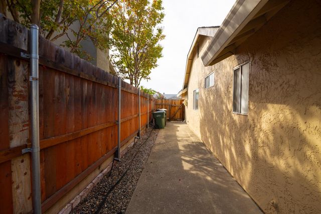 8217 Auberry Dr, Sacramento, CA 95828