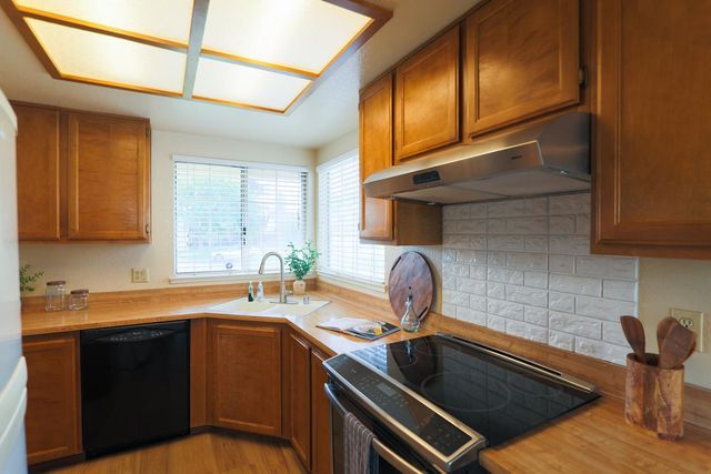 8217 Auberry Dr, Sacramento, CA 95828
