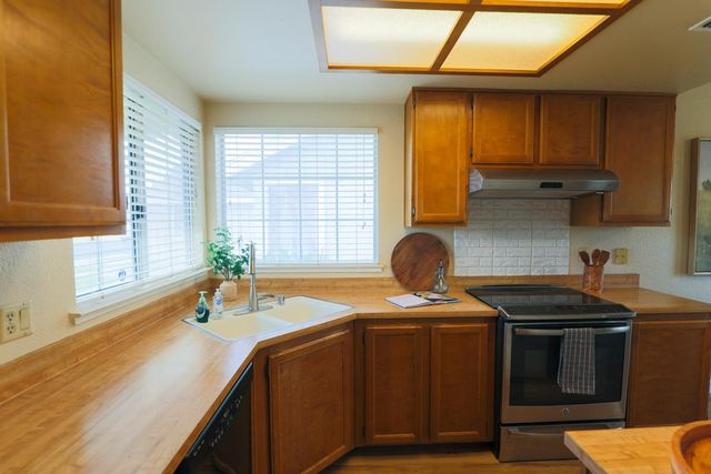 8217 Auberry Dr, Sacramento, CA 95828