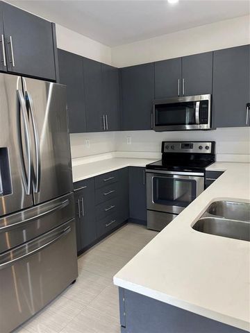 420 SE 16TH Street, Fort Lauderdale, FL 33316